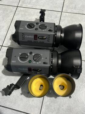 Bowens Bw-2082 Esprit Model 500 Monolight Kit 1 Works The Other Does Not