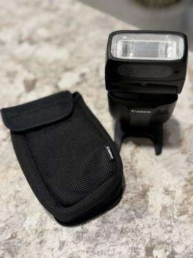 Ds401221 Canon Speedlite El-100 A Compact And Versatile External Flash