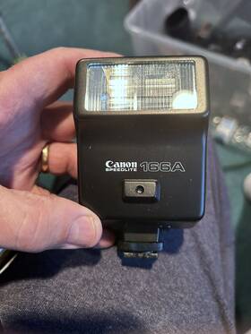 W501 Canon Speedlite 166a Shoe Mount Flash With Case And Instructions