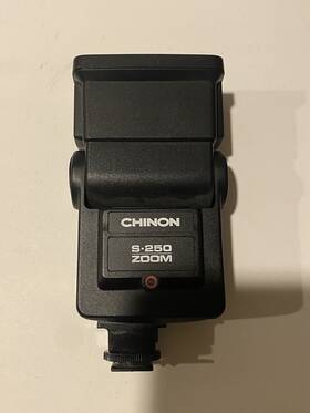 S-250 Chinon 266722473315 Zoom Electronic Flash Unit Camera Tilting Head Made In Japan