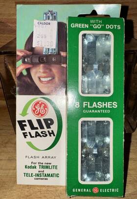 Cg-38a Ge Cg38a Vintage Flip Flash Kodak Trimlite And Tele-instamatic 8 Flashes Made Usa