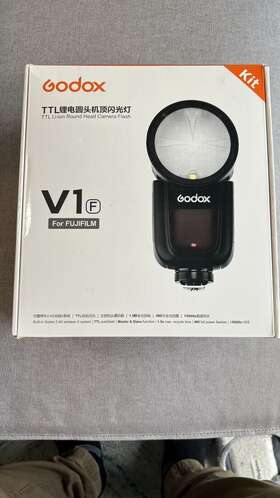 Ak-r1 Godox 772865593651 Us V1-f Kit - V1 For Fuji Light Modifiers
