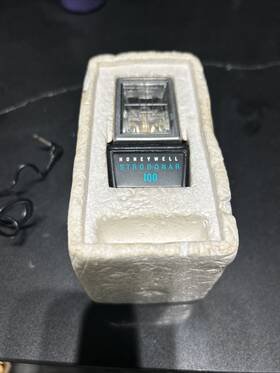 Honeywell 100/165 Vintage Strobonar 100 Shoe Mount Electronic Flash As-is Untested