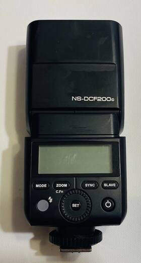 Ns-dcf200g Insignia Digital Camera Flash Speedlite With Lcd Screen Hot Shoe
