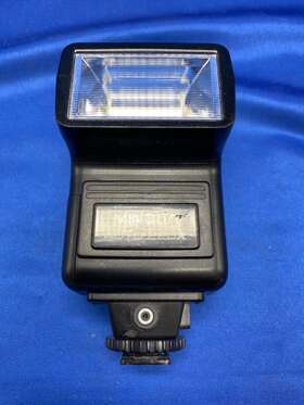 Auto-220x Konica Minolta Auto 220x Electronic Flash Camera With Tilt Head