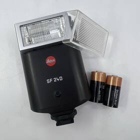 209866 Leica Sf 24d Flash Diffuser 2 Duracells Tested/works Corrosion Read Desc