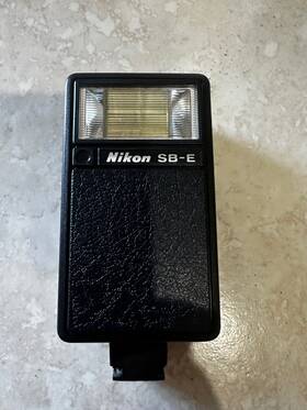 216222 Nikon Speedlight Sb-e Shoe Mount Flash For With Leather Carry Case