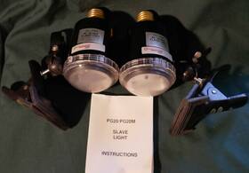 Pg-2000 Photographers Warehouse Ac Slave Flash Gn72 - 2 Units And Mounting Clamps Lightly Used