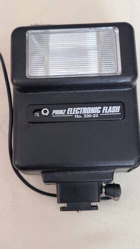 330-23 Prinz Electronic Camera Flash Nice Condition