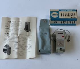 G-200 Sacoh 2 Way Flash Gun M2 Type And Ag-1 Bulbs. With Case Instructions Vtg