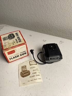 38032 Sears Mini Mastic Cube Flash Gun