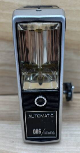 400-80060 Sears Vintage Automatic 006 Flash Model Tested Good With Batteries