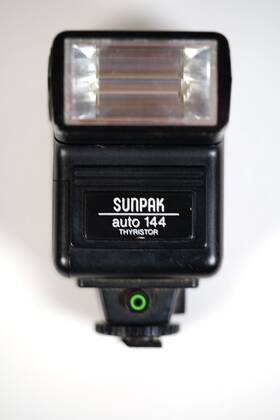 2392b Sunpak Auto 144 Thyristor Mountable Camera Flash With Instructions