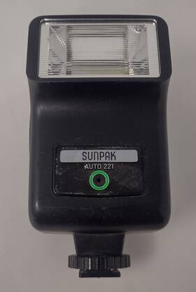 650-216 Sunpak Vintage Auto 221 Electronic Flash Dedicated For Minolta Cameras Untested 650-216 Sunpak Vintage Auto 221 Electronic Flash Dedicated For Minolta Cameras Untested