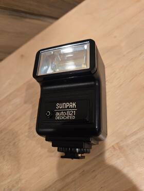 Auto821 Sunpak Electroinic Flash Unit For Pentax With Manual