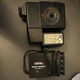 Qbc-2 Sunpak Auto 411 Thyristor Flash - Hot Shoe Mount Untested With Charger
