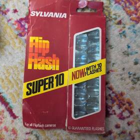 Sylvania 046135917004 New Vintage Blue Dot Flip Flash Super 10