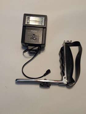 233952 Vivitar Flash Black Auto Thyristor 225 With Adjustable Holder