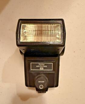 Vivitar 301152958363 283 Tilt Shoe Mount Auto Thyristor Flash