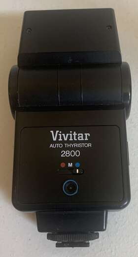 3114023 Vivitar Auto Thyristor 2800 Electronic Flash And 6 Extra Colored Covers