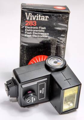 4018167 Vivitar 283 Auto Thyristor Electronic Flash With Manual Case And Box - Tested 4018167 Vivitar 283 Auto Thyristor Electronic Flash With Manual Case And Box - Tested