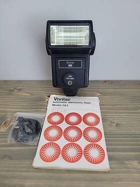 5248352 Vivitar 283 Auto-thyristor Flash With Sync Cord And Battery Adapter - Tested