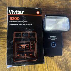 F351453 Vivitar Zoom Thyristor 5200 Shoe Mount Camera Flash Slightly Used Condition