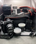Olympus E-1 Professional Dslr + 14-45MM HLD-2 Grip VF-KL2/KL3 Full Kit. Fixed Price $538.63.